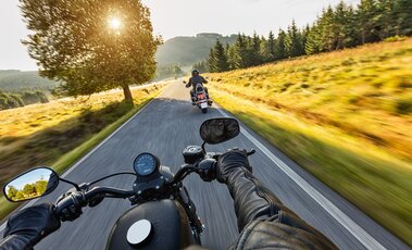 Motorradfahrer auf Tour | © AdobeStock_118647086_(c)_ Jag_cz