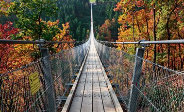 Brücke im Gebirge | © Getty Images 867775868