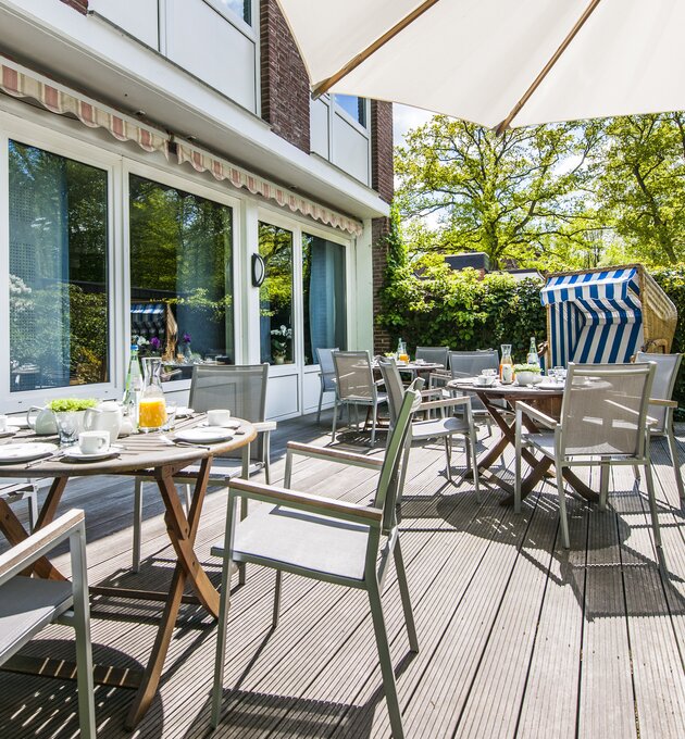 Sonnenterrasse im Ringhotel Ahrensburg garni, 3-Sterne Superior Hotel am Stadtrand Hamburgs | © Ringhotel Ahrensburg