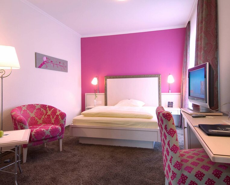 Geschmackvoll eingerichtete Zimmer in unterschiedlichen Farben im 4 Sterne Hotel Ringhotel Appelbaum in Gütersloh | © Ringhotel Appelbaum in Gütersloh