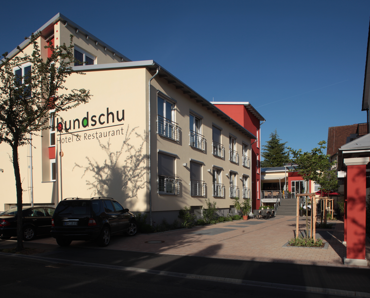 Im romantischen Taubertal, nahe der Altstadt von Bad Mergentheim ist das 4 Sterne Hotel Ringhotel Bundschu in Bad Mergentheim gelegen | © Aussenansicht des Ringhotel Bundschu in Bad Mergentheim, 4 Sterne Hotel in Franken