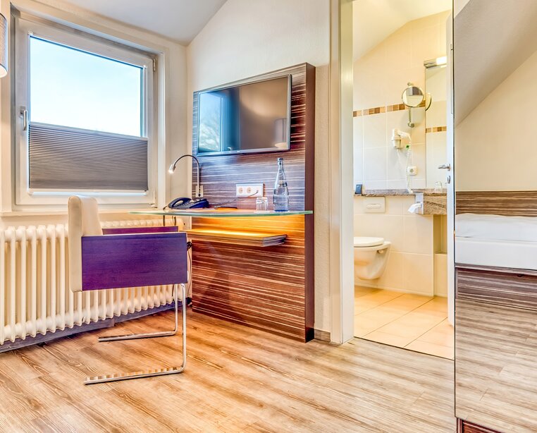 Gemütliche Einzelzimmer mit Blick auf die Brauerei im 4 Sterne Hotel Ringhotel Forellenhof in Walsrode | © Ringhotel Forellenhof in Walsrode