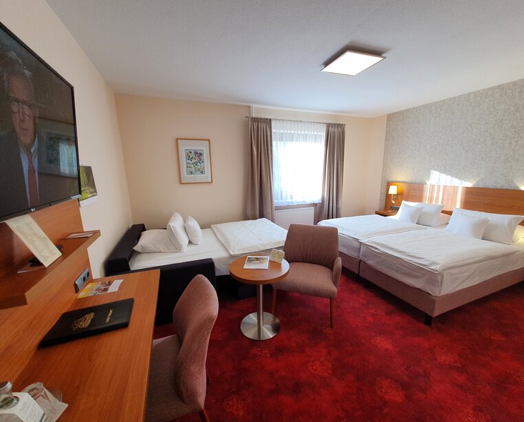 Triple-bedroom superior at Ringhotel Paulsen in Zeven, 3-stars Superior Hotel in the Lueneburg Heath | © Ute Paulsen