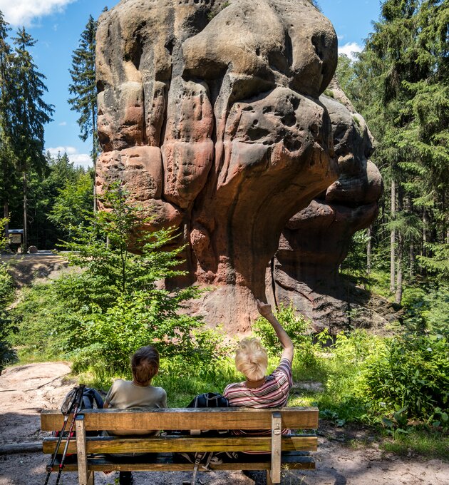 Wanderer am Keclstein im Naturpark Zittauer Gebirge | © Alexander Fichte