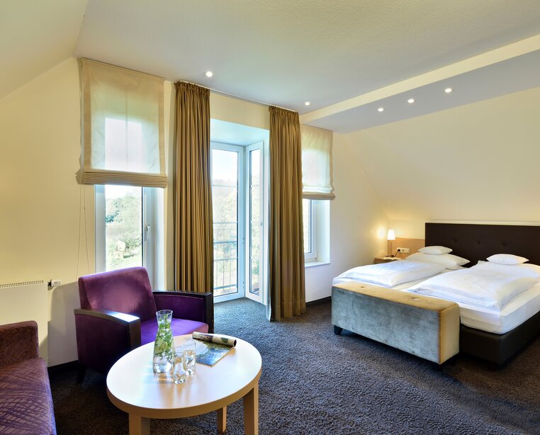 Die großzügigen und freundlichen Deluxe Zimmer sind hell und modern eingerichtet im Ringhotel Köhlers Forsthaus in Aurich, 4 Sterne Hotel an der Nordseeküste | © Ringhotel Köhlers Forsthaus in Aurich