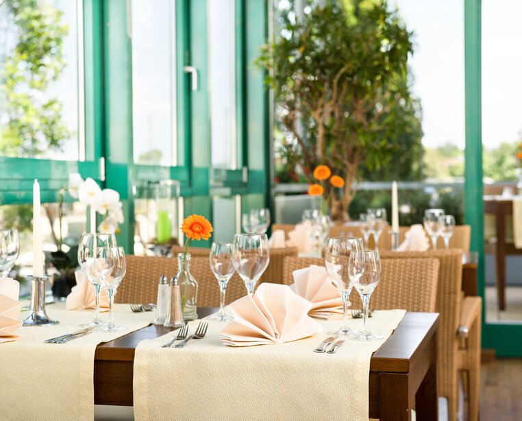 The winter garden in the 4-star hotel Ringhotel Katharinen Hof in Unna is the perfect location for festivities with up to 20 persons | © Ringhotel Katharinen Hof in Unna