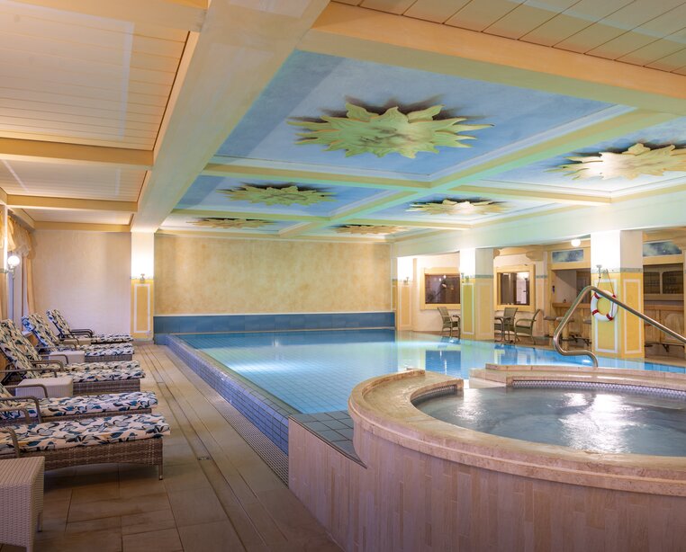 Wonderful designed indoor pool at the 4-star-superior hotel Ringhotel Krone in Friedrichshafen | © Ringhotel Krone Schnetzenhausen