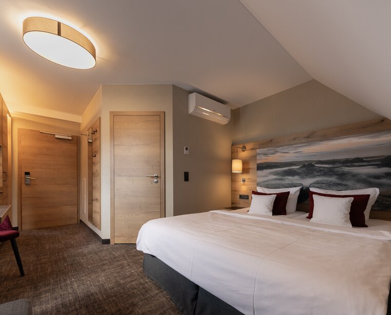 Doppelzimmer im Obergeschoss im Ringhotel Landhaus Nicolai in Lohmen, Hotel  in der Sächsischen Schweiz | © Landhaus Nicolai