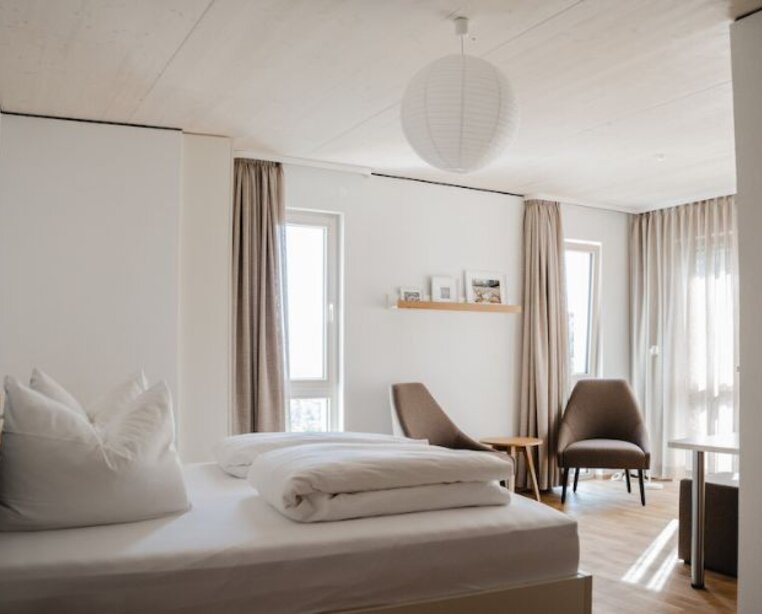 Enjoy relaxation in the modern rooms of the 4-star Ringhotel Maiers Johanniterbad in Rottweil | © Ringhotel Maiers Johanniterbad in Rottweil