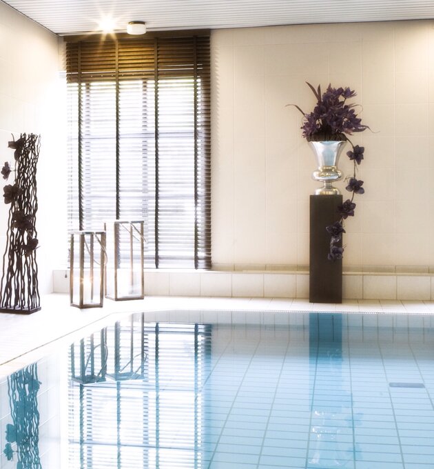 Schönes modernes Schwimmbad im 4 Sterne Hotel Ringhotel Nassau-Oranien in Limburg/Hadamar | © Ringhotel Nassau-Oranien in Limburg/Hadamar