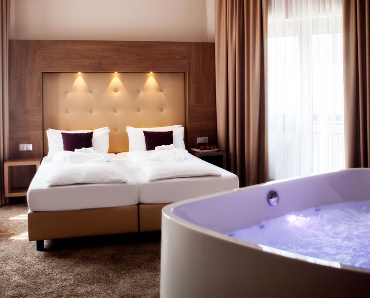 Ambiente Hochzeitssuite  im romantischen Fachwerkhaus des 4 Sterne Hotel Ringhotel Nassau-Oranien in Limburg/Hadamar | © Ringhotel Nassau-Oranien in Limburg/Hadamar