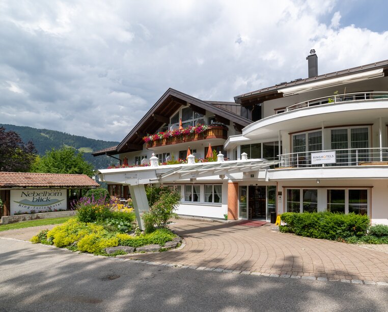 Aussenansicht Ringhotel Nebelhornblick, 4-Sterne Hotel im Allgäu | © Ringhotel Nebelhornblick, Oberstdorf