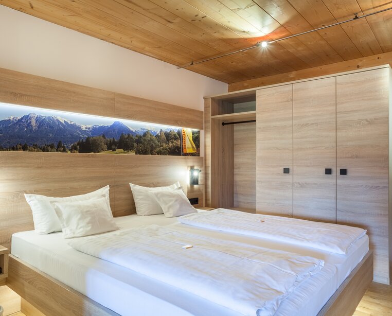 Superior Doppelzimmer mit Bergblick und Balkon im 4 Sterne Hotel Ringhotel Ferienhotel Nebelhornblick in Oberstdorf | © Ringhotel Nebelhornblick, Oberstdorf