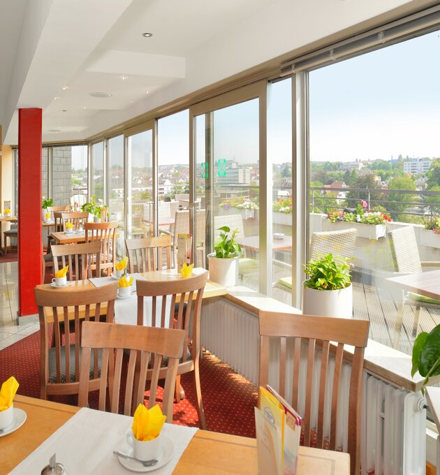 Großartiger Panoramablick vom Cafe im 9. Stock des 3 Sterne Superior Hotel Ringhotel Parkhotel Witten in Witten | © Ringhotel Parkhotel Witten in Witten