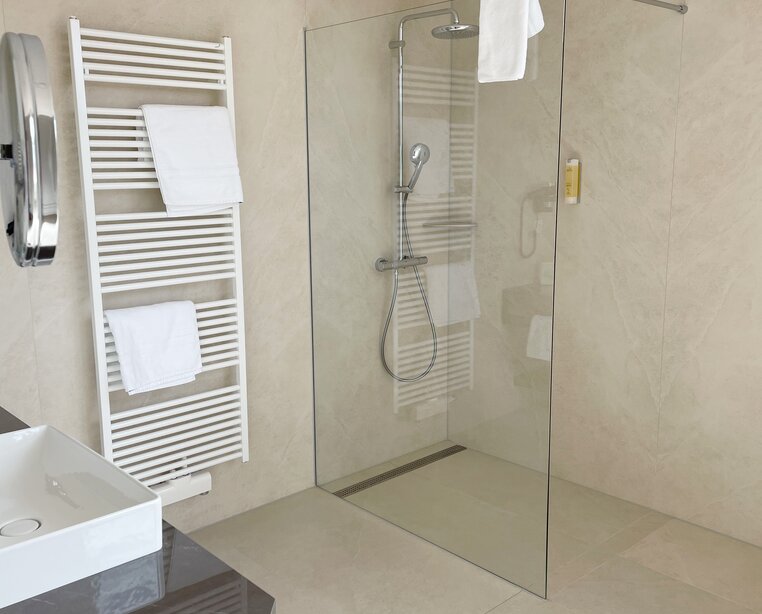 Dusche im Suite Kurpark im Ringhotel Hohe Wacht in Hohwacht auf die Ostsee | © Ringhotel Hohe Wacht in Hohwacht