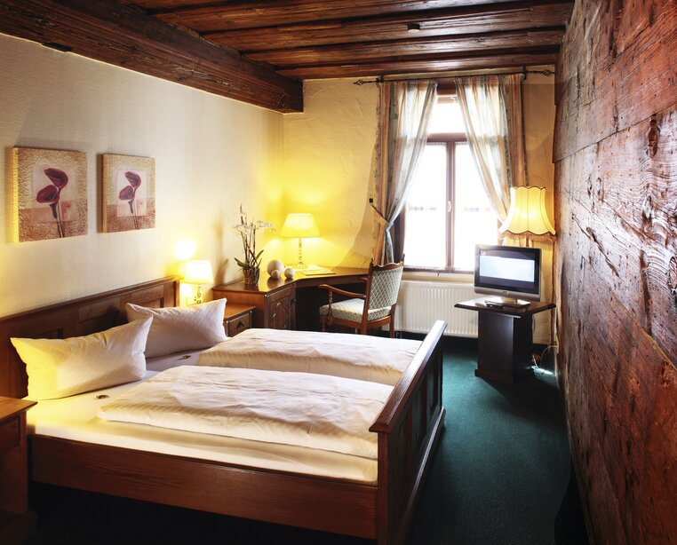 Zimmer mit zeitgemäßen Luxus in historischer Atmosphäre im 3 Sterne Superior Hotel Ringhotel Schlossberg in Neustadt/Orla | © Ringhotel Kocks am Mühlenberg garni in Mülheim