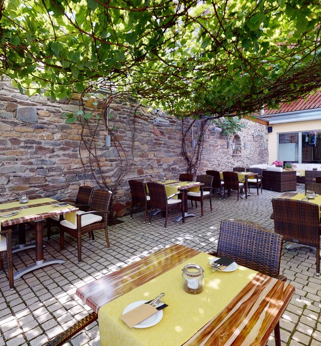 Beer garden at the 3-star superior Hotel Ringhotel Schlossberg in Neustadt/Orla | © Ringhotel Schlossberg in Neustadt/Orla