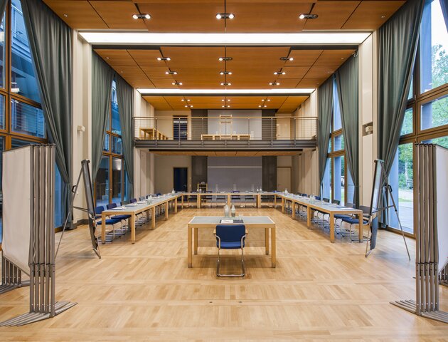 Light flooded conference room in the Ringhotel Schorfheide | Tagungszentrum der Wirtschaft in Joachimsthal, 4-stars hotel close to Berlin | © Ringhotel Schorfheide | Tagungszentrum der Wirtschaft