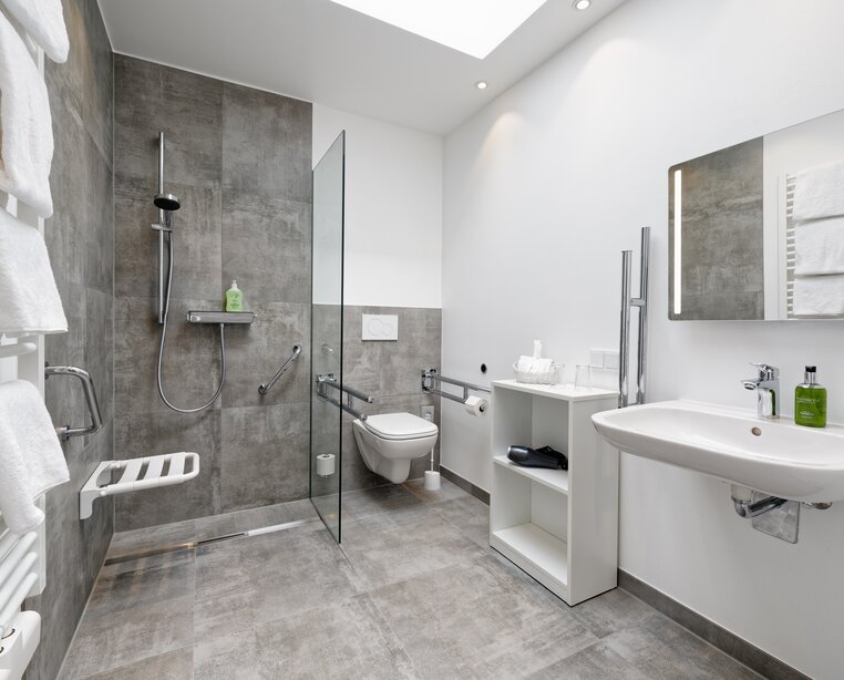 Barrierefreies Bad im Ringhotel Sellhorn in Hanstedt, 4-Sterne Hotel in der Lüneburger Heide | © Ringhotel Sellhorn in Hanstedt