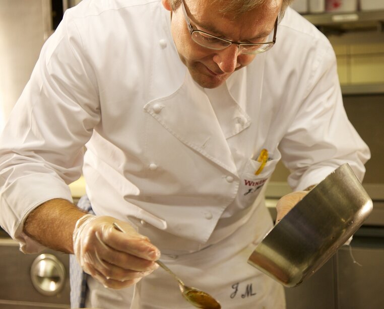Jürgen Menges in der Gourmetküche des 4 Sterne Hotel Ringhotel Winzerhof in Rauenberg | © Ringhotel Winzerhof in Rauenberg