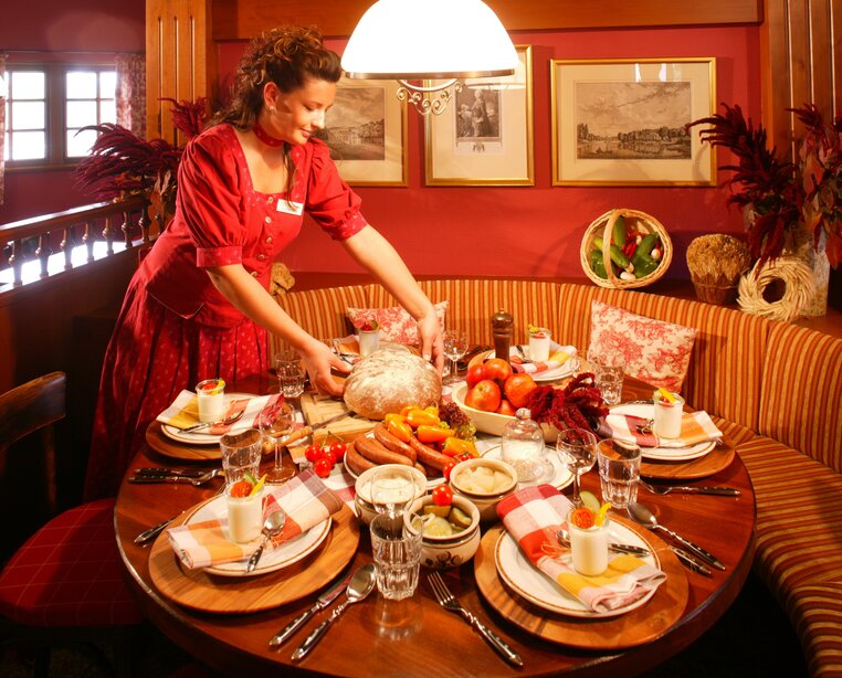 Kleines, gemütliches Restaurant für regionale Spezialitäten im 4 Sterne Hotel Ringhotel Zum Stein in Wörlitz | © Ringhotel Zum Stein