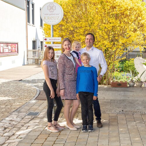 Ringhotel Zum Kreuz in Heidenheim/Steinheim Familienbild | © RH Zum Kreuz
