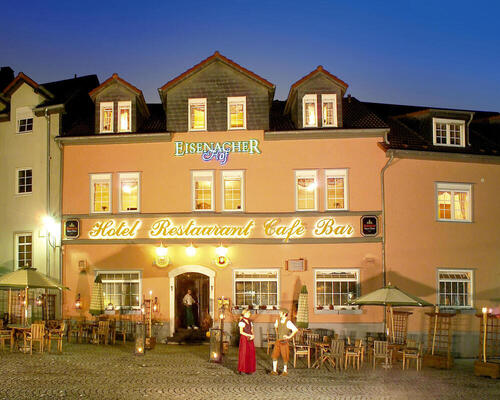 Eingang des Ringhotel Lutherhotel Eisenacher Hof in Eisenach, 4 Sterne Hotel im Thüringer Wald