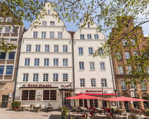 Im Herzen der Weltkulturerbestadt Lübeck liegt das 3 Sterne Hotel Ringhotel Jensen in Lübeck