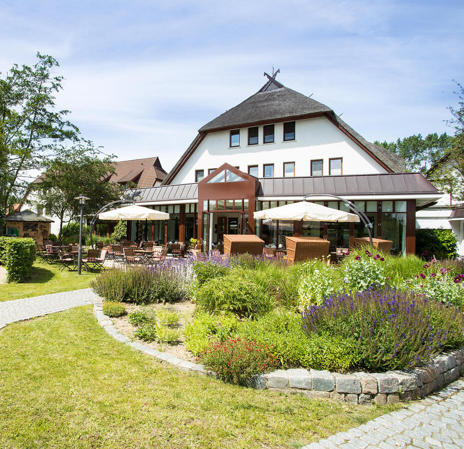 Nur 900 Meter vom Strand entfernt liegt das 4 Sterne Hotel Ringhotel Warnemünder Hof in Rostock-Warnemünde