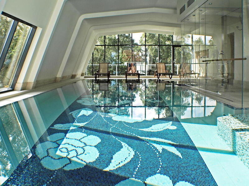 Schwimmbad mit integrierter Whirlbank im 4 Sterne Superior Hotel Ringhotel Strandblick in Kühlungsborn