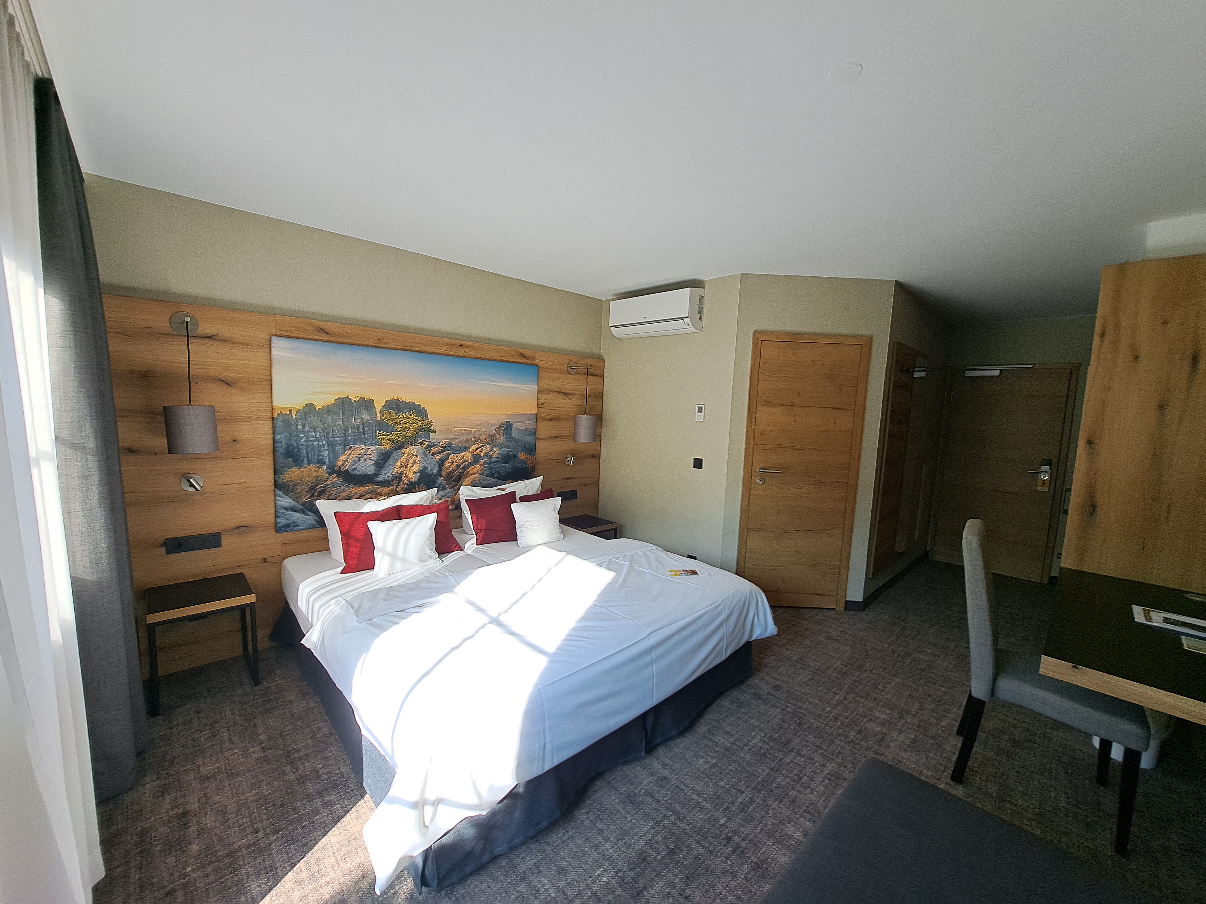 Renoviertes Zimmer im Ringhotel Landhaus Nicolai in Lohmen, Hotel  in der Sächsischen Schweiz