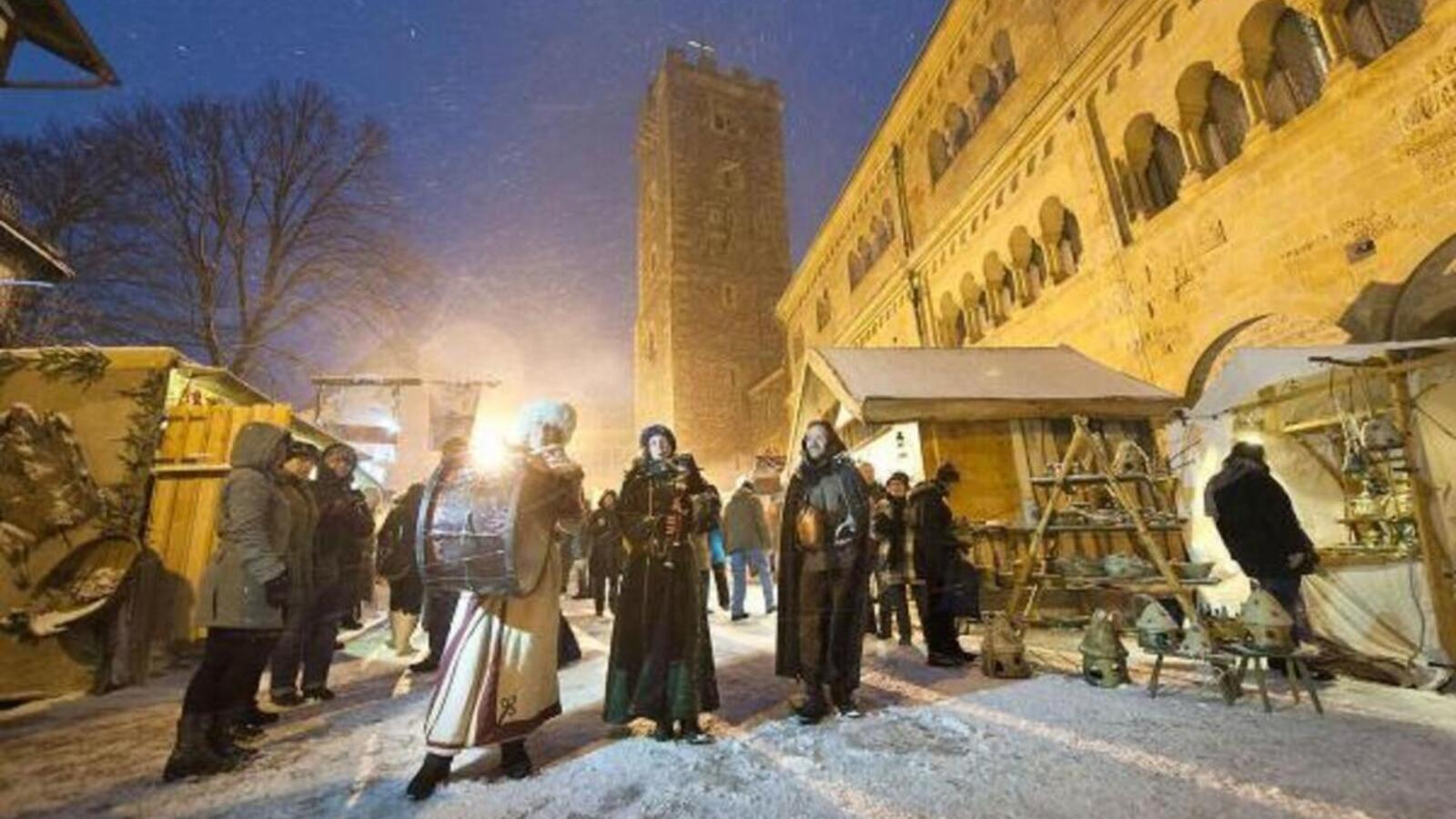 Adventsstimmung auf den Burghöfen auf der Wartburg in Eisenach 