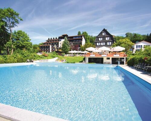 Das 4 Sterne Superior Hotel Ringhotel Siegfriedbrunnen in Grasellenbach liegt im grünen Herzen des Unesco Geoparks Nibelungenland